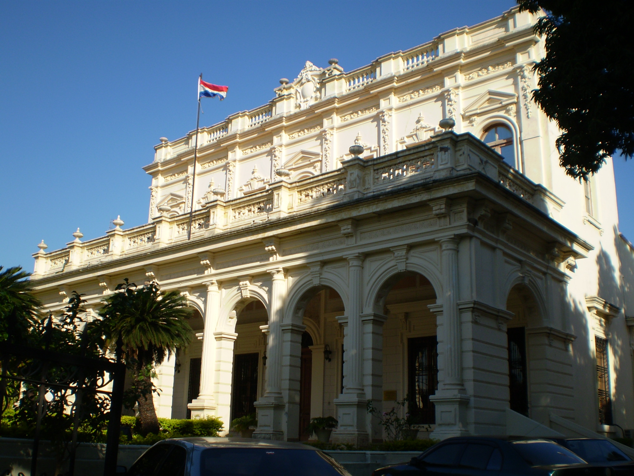 Universidad Nacional de Ausunción